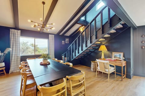 House (5 Bedrooms) | Interior