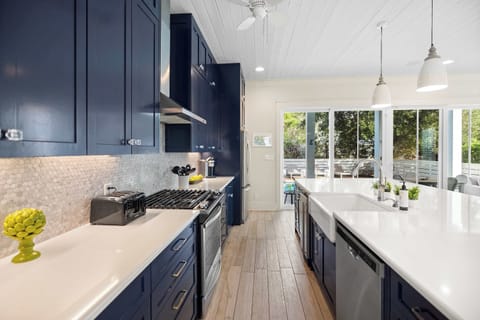 Kitchen: New appliances, keuring, Bar seating for 4  and open space concept