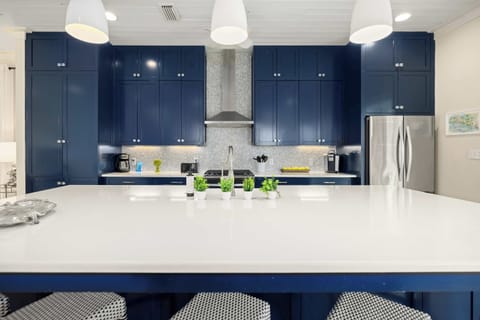 Kitchen: New appliances, keuring, Bar seating for 4  and open space concept