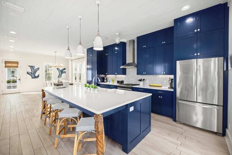 Kitchen: New appliances, keuring, Bar seating for 4  and open space concept