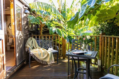 Outdoor seating on deck area - Poldhu