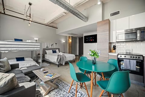 Living Room/Guest Room