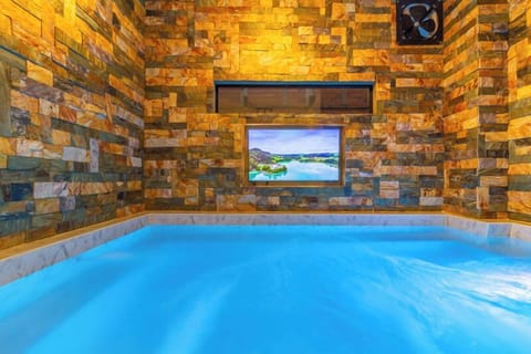 Indoor spa tub