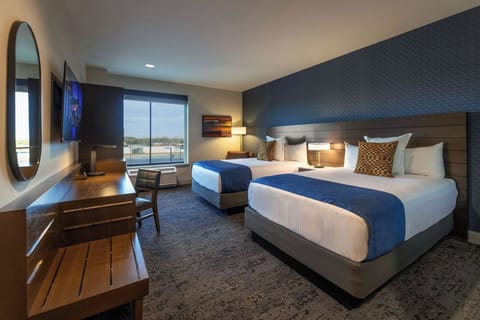 Standard Double Room | In-room safe, desk, laptop workspace, iron/ironing board