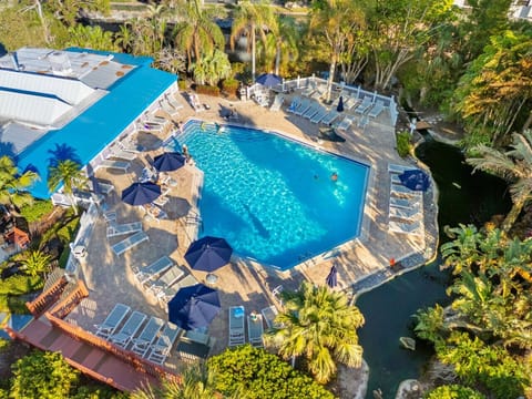 Kick your feet up, pour yourself a beverage, and enjoy the day poolside.