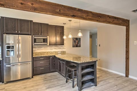 House (5 Bedrooms) | Interior