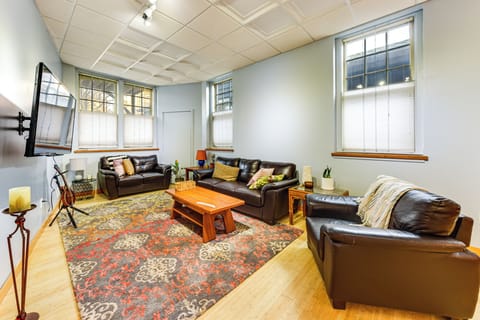 Milwaukee Vacation Rental | 2BR | 2BA | 1 Step to Enter | 2,343 Sq Ft