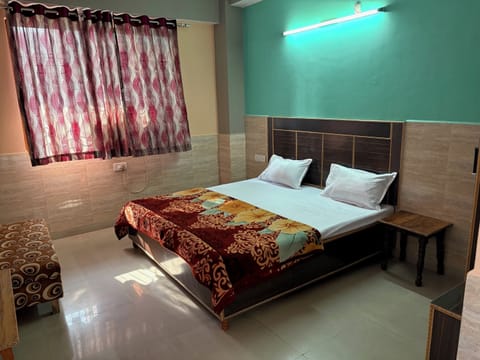 Basic Double Room, Air conditioning | Desk, free WiFi, bed sheets