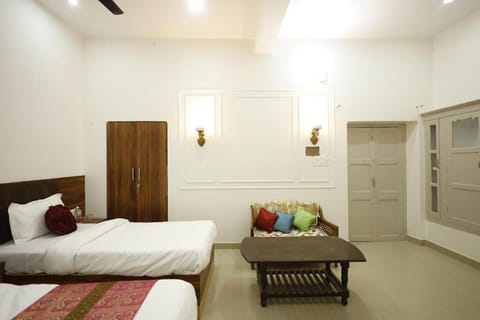 Triple Room, City View | WiFi (free)