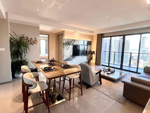 Deluxe 3 Bedroom Suite | Interior