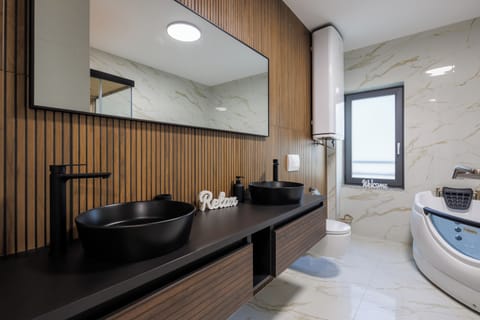 Private spa tub