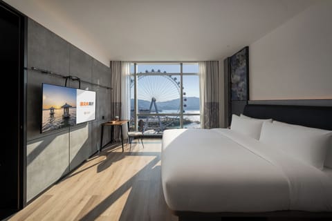 Standard Suite | In-room safe, blackout drapes, free WiFi