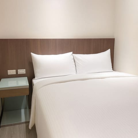 Economy Double Room, Non Smoking, Pets Not Allowed | Free WiFi