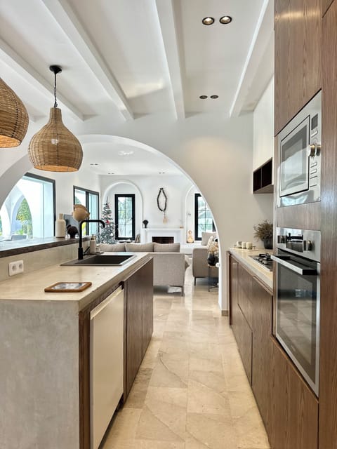 Villa, 4 Bedrooms, Smoking, Private Pool | Interior