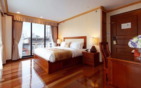 Deluxe King Room