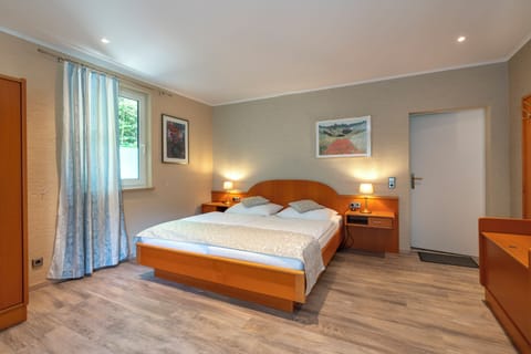 Double Room, Garden View | Desk, iron/ironing board, free WiFi