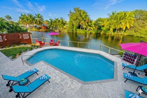 Enjoy a heated private pool for year-round swimming in Fort Lauderdale, perfect for winter escapes, spring break trips, and sunny summer vacations.