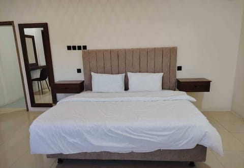 Comfort Studio Suite | In-room safe, blackout drapes, free WiFi