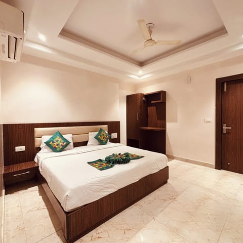 Deluxe Room | Desk, free WiFi