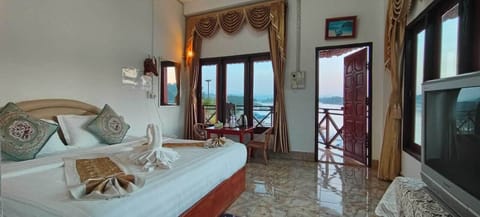 Double Room, Balcony, River View | Free WiFi