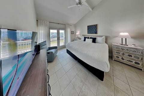 Condo (2 Bedrooms) | Property amenity