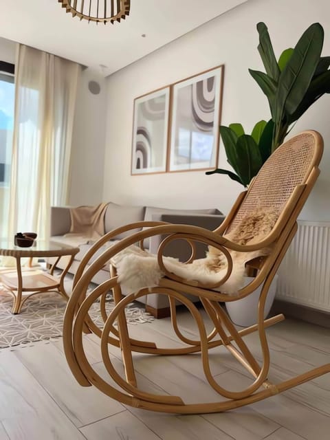 Apartment, 1 Bedroom, Smoking, Balcony | Living room