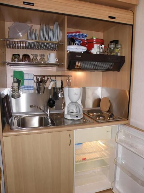 Studio, Sea View | Private kitchen