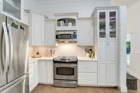 Convection oven and microwave.