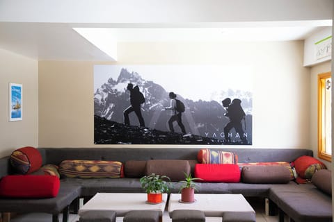 Economy Quadruple Room | Living area