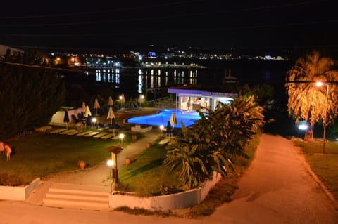 Outdoor pool, pool umbrellas, sun loungers