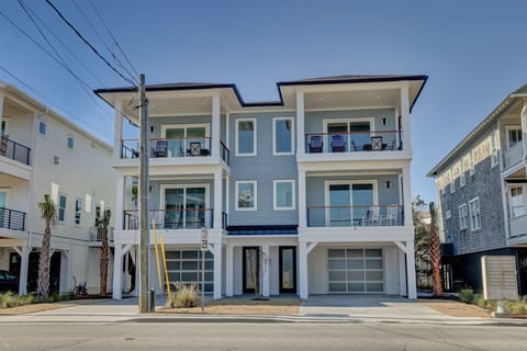 New modern house on the main drag of Wrightsville Beach! Walk or bike anywhere!
