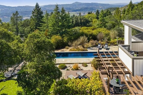 The perfect family retreat - Comfort, Luxury, and lots of kid stuff!