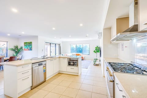 House, Garden View | Private kitchen