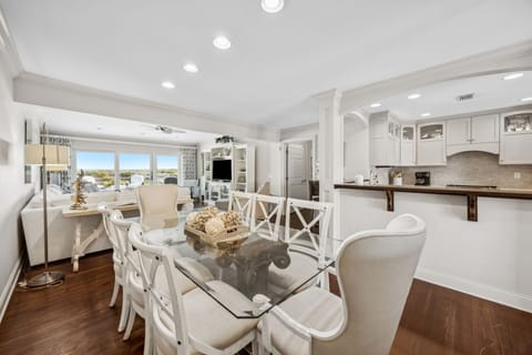 Plenty of room for family and friends to share a meal