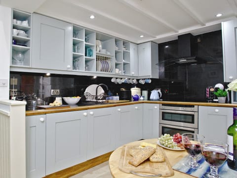 Kitchen/diner | The Sail Loft, Beer