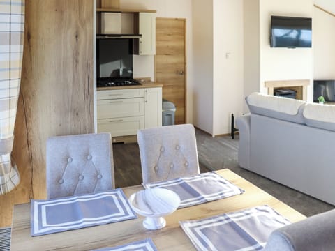 Dining Area | Kittiwake, Wisemans Bridge