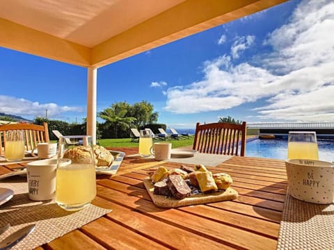 House | 4 bedrooms, desk