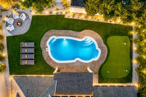 Warm days, heated pool nights, and fireside evenings—your Florida getaway starts here.