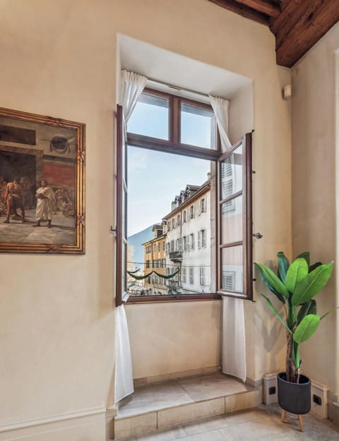 Living Room / Lounge