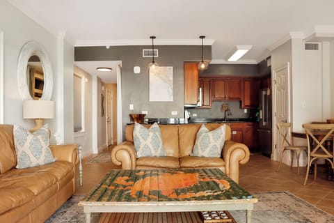 Welcome to Seashell Inn at Paradise Shores! Main Living Area