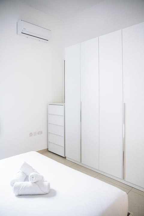 Iron/ironing board, free WiFi