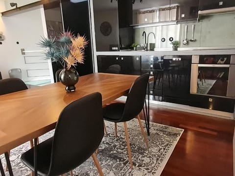 Classic Apartment, Patio, Garden View | Private kitchen | Electric kettle, toaster