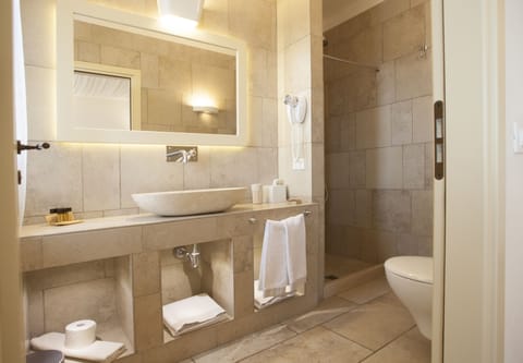 Deluxe Room, Terrace | Bathroom | Shower, free toiletries, hair dryer, bidet