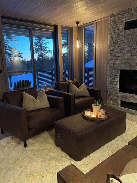 Premium Apartment, 2 Bedrooms, Non Smoking, Slope side | Living area | Fireplace