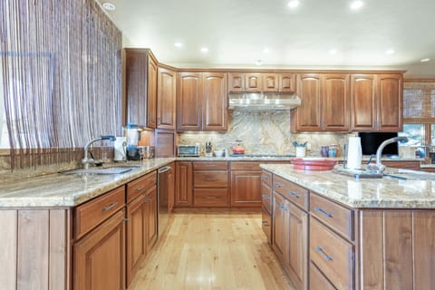 Double Sinks, Granite Counters