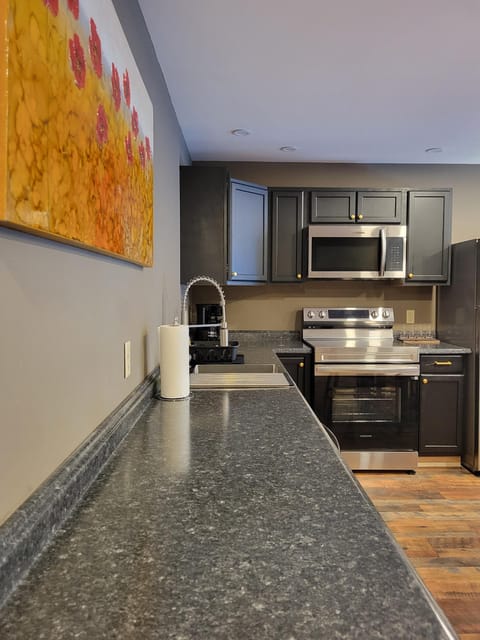 H2 - Two-Bedroom Apartment (694)