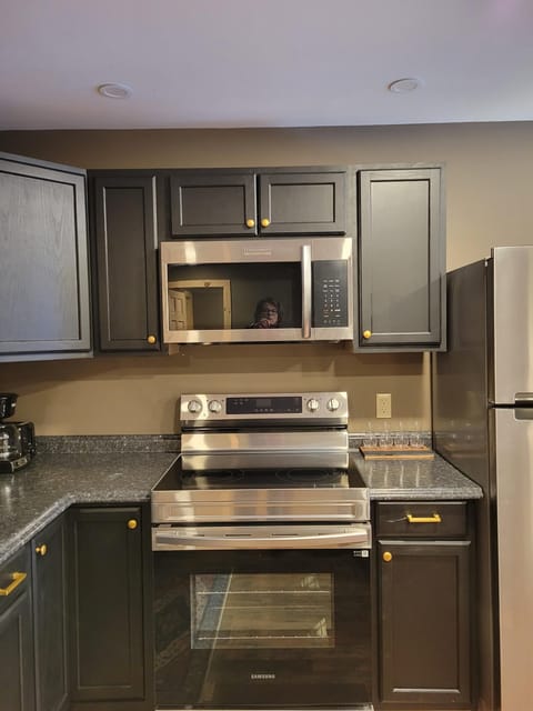 H2 - Two-Bedroom Apartment (683)