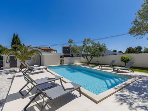 Swimming Pool, Resort, Outdoor Furniture, Composite Material, Eco Hotel, Sunlounger, Shade, Tile, Hotel, Estate