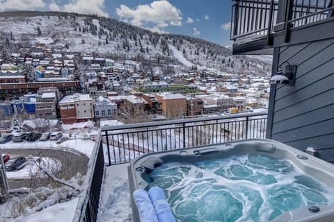 Hot Tub Upper Main 301