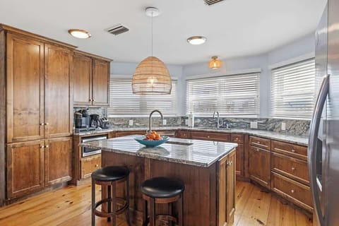 This fully equipped kitchen has everything you need to whip up your favorite dishes in comfort. #DreamKitchen